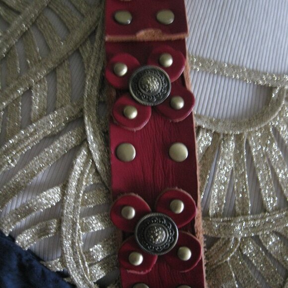 Patricia Nash Amerina Guitar Strap w/Flora studs Leather Cross-body NWT Fuchsia - Picture 6 of 16